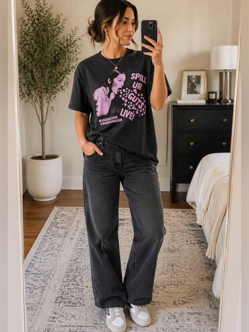 Olivia Rodrigo SPILL UR GUTS Workd Tour Concert Tee T-Shirt Medium cotton